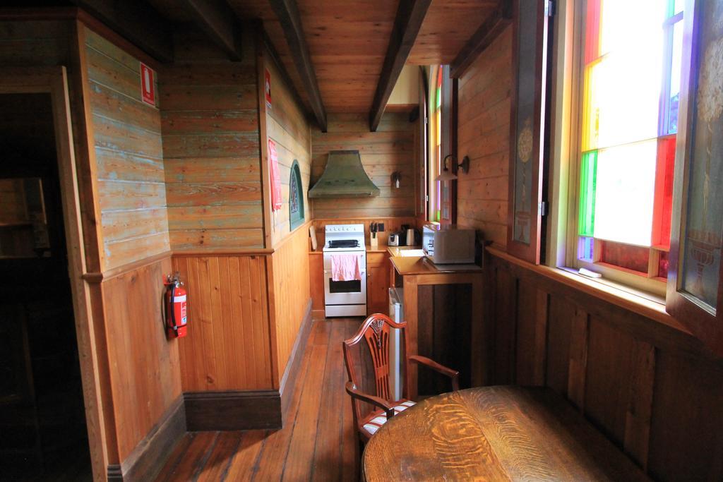 Kerrellie Cottages 2, 4 & 8 Reid Street Strahan Rom bilde